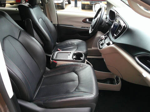 2017 Chrysler Pacifica Touring-L Plus