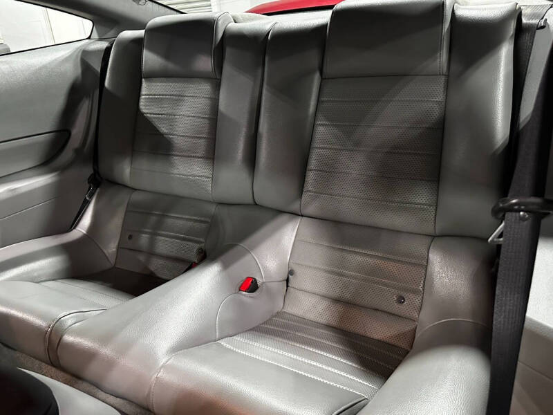 2005 Ford Mustang GT Deluxe