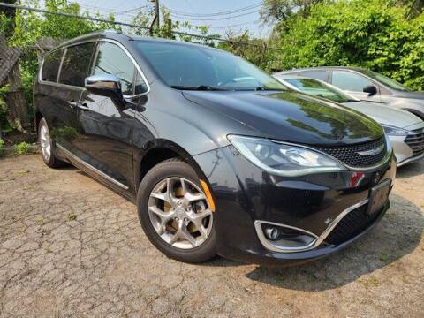 2017 Chrysler Pacifica for sale at SOUTHFIELD QUALITY CARS in Detroit MI