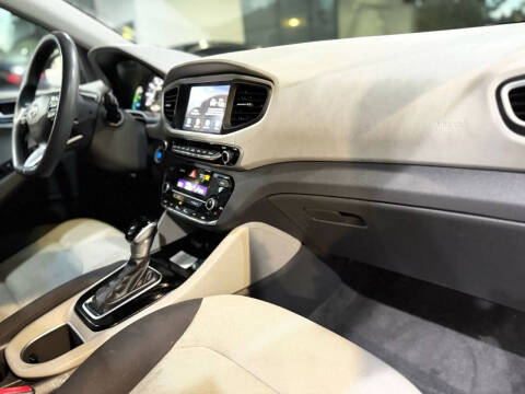 2017 Hyundai Ioniq Hybrid Blue