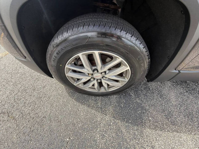 2017 GMC Acadia SLE-2