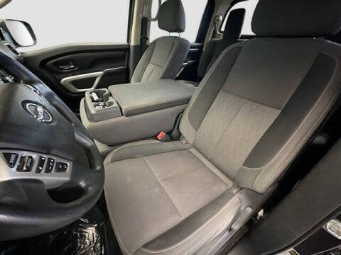 2023 Nissan Titan SV