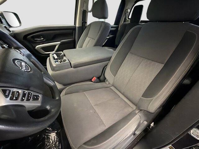 2023 Nissan Titan SV