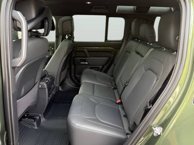 2026 Land Rover Defender 110 P300 S