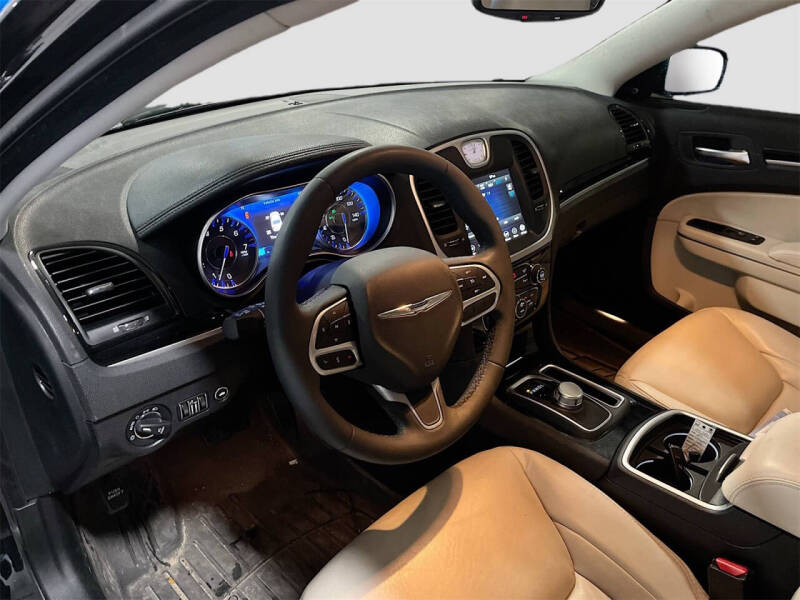 2023 Chrysler 300 Touring L