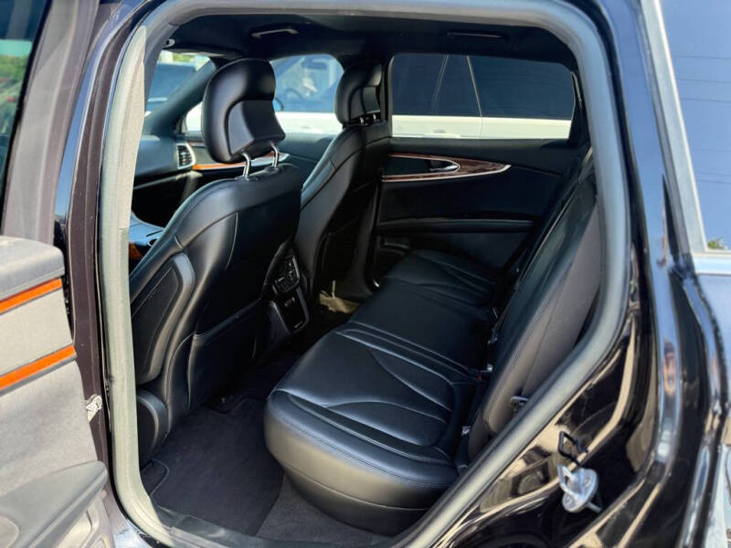 2019 Lincoln Nautilus Select
