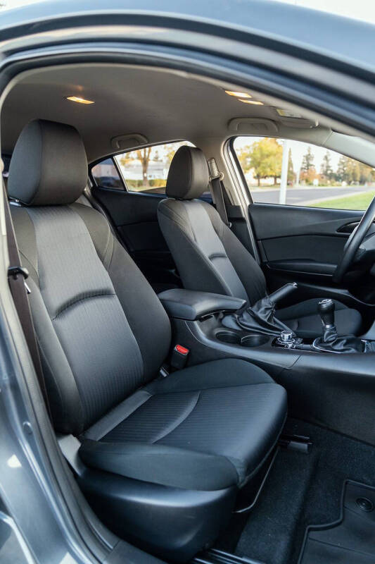 2016 Mazda MAZDA3 i Sport