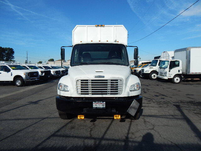 2019 Freightliner M2 106