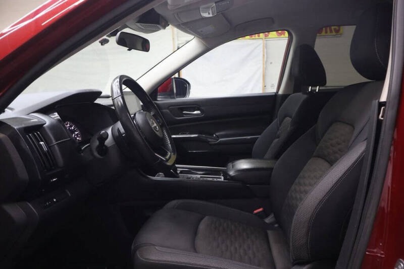 2022 Nissan Pathfinder SV