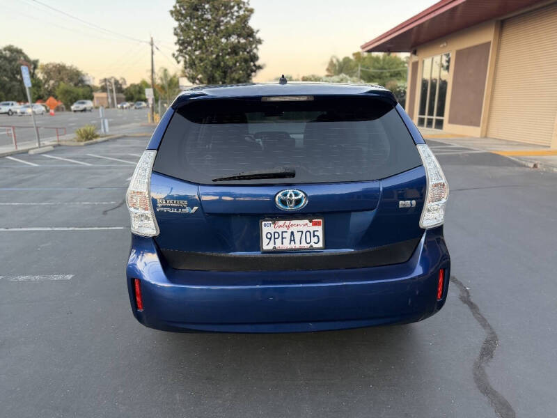 2013 Toyota Prius v Three