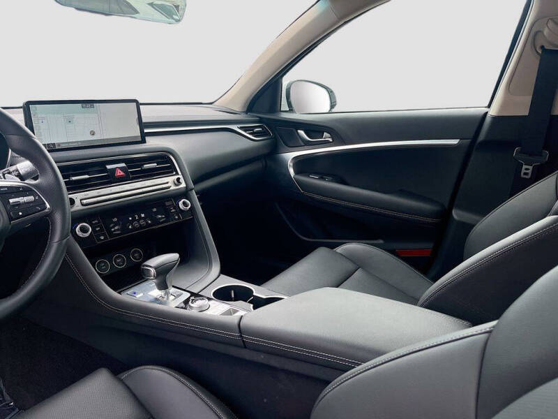 2025 Genesis G70
