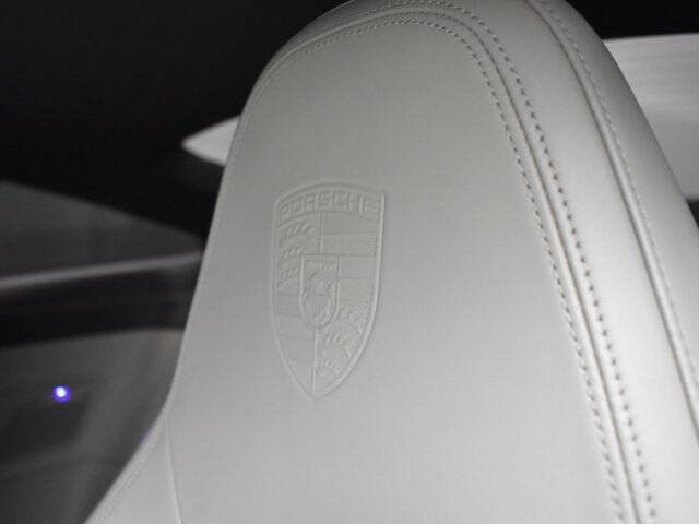 2022 Porsche 911 Carrera