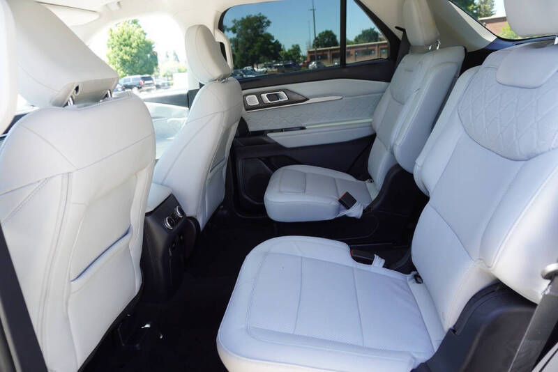 2025 Ford Explorer Platinum