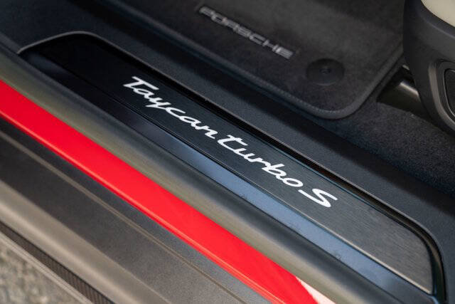 2022 Porsche Taycan 16