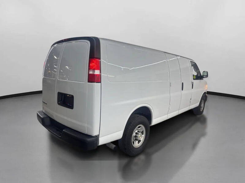 2023 Chevrolet Express 2500