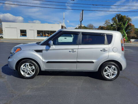 2011 Kia Soul for sale at G AND J MOTORS in Elkin NC