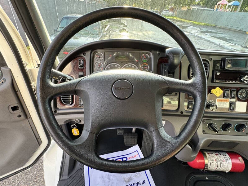 2022 Freightliner M2 106