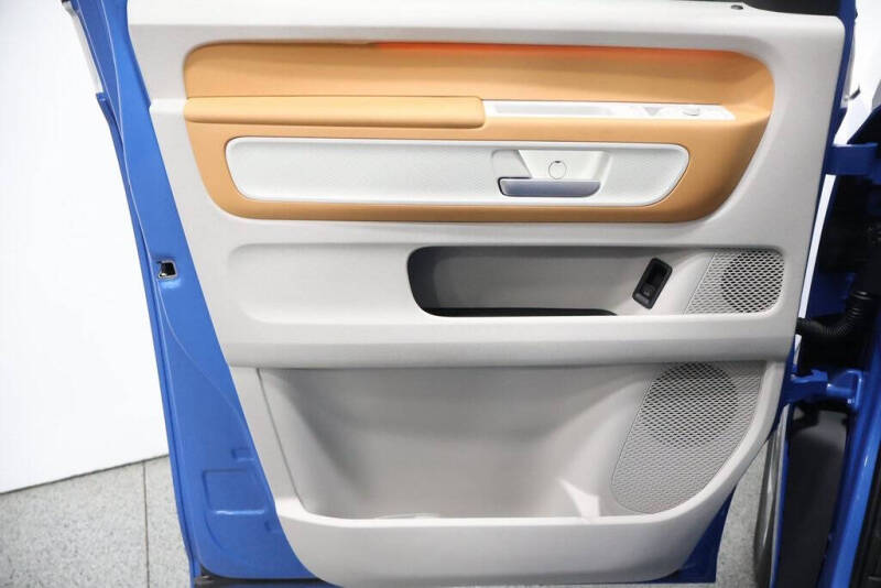 2025 Volkswagen ID. Buzz Pro S Plus 4Motion