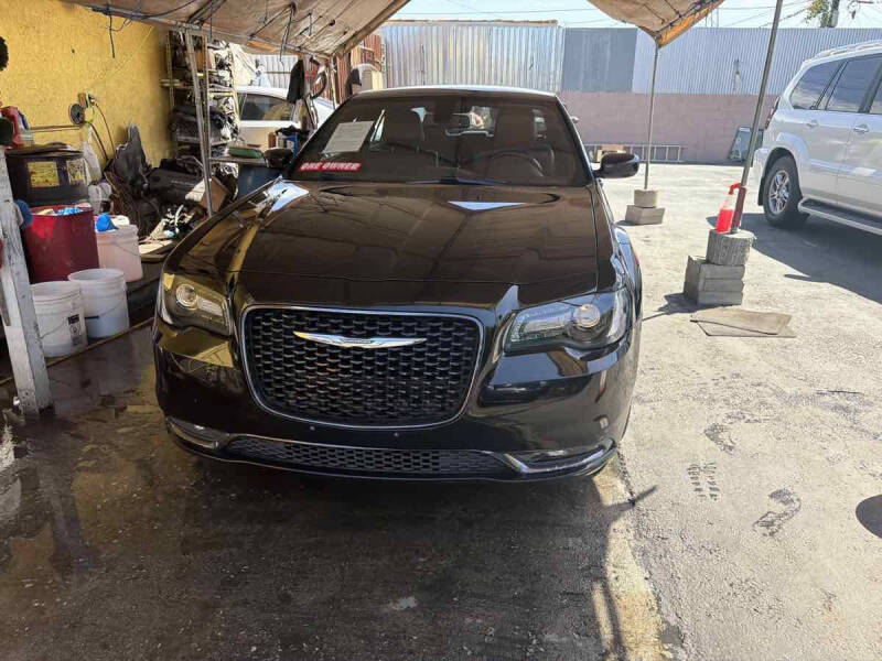 2017 Chrysler 300