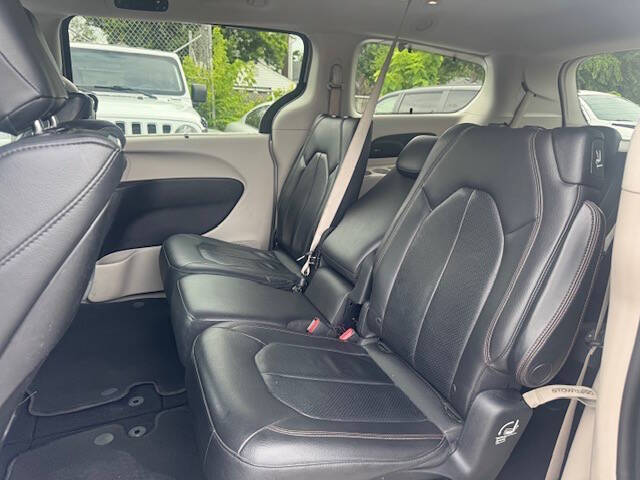 2017 Chrysler Pacifica Touring-L Plus