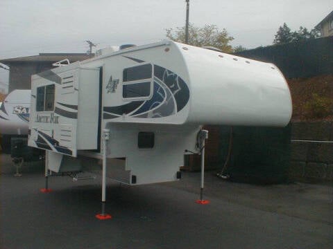 2019 Artic Fox 811  for sale at Dick Vlist Motors, Inc. in Port Orchard WA