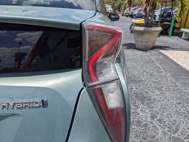 2016 Toyota Prius 8