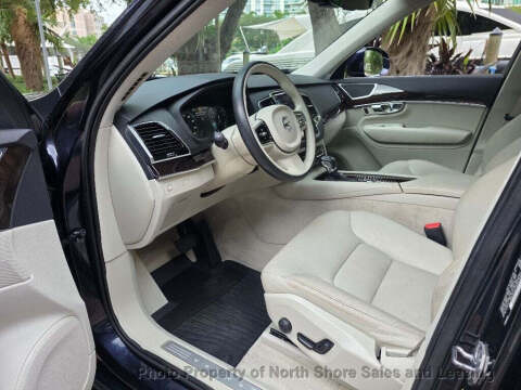 2016 Volvo XC90 T6 Momentum