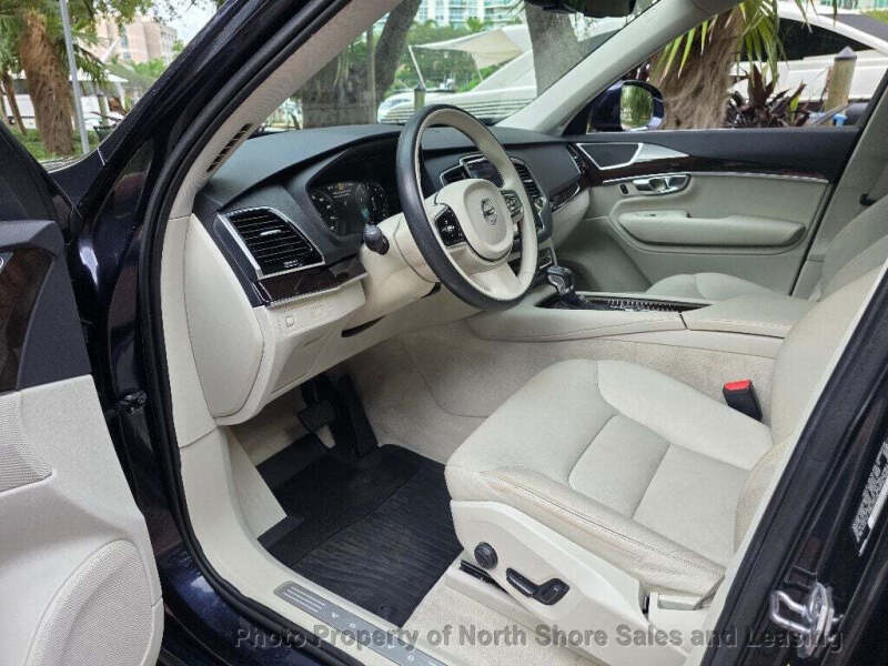 2016 Volvo XC90 T6 Momentum