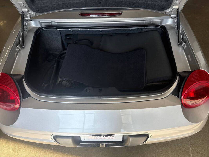 2004 Ford Thunderbird Deluxe