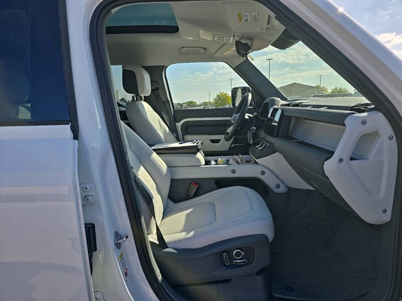 2025 Land Rover Defender 130 P300 S