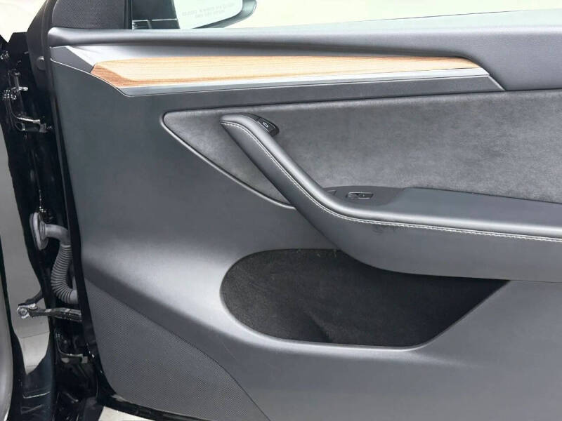 2025 Tesla Model Y Long Range