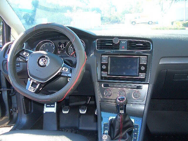 2019 Volkswagen Golf SE