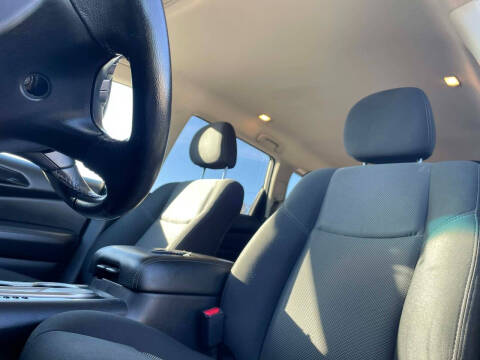 2020 Nissan Pathfinder SV