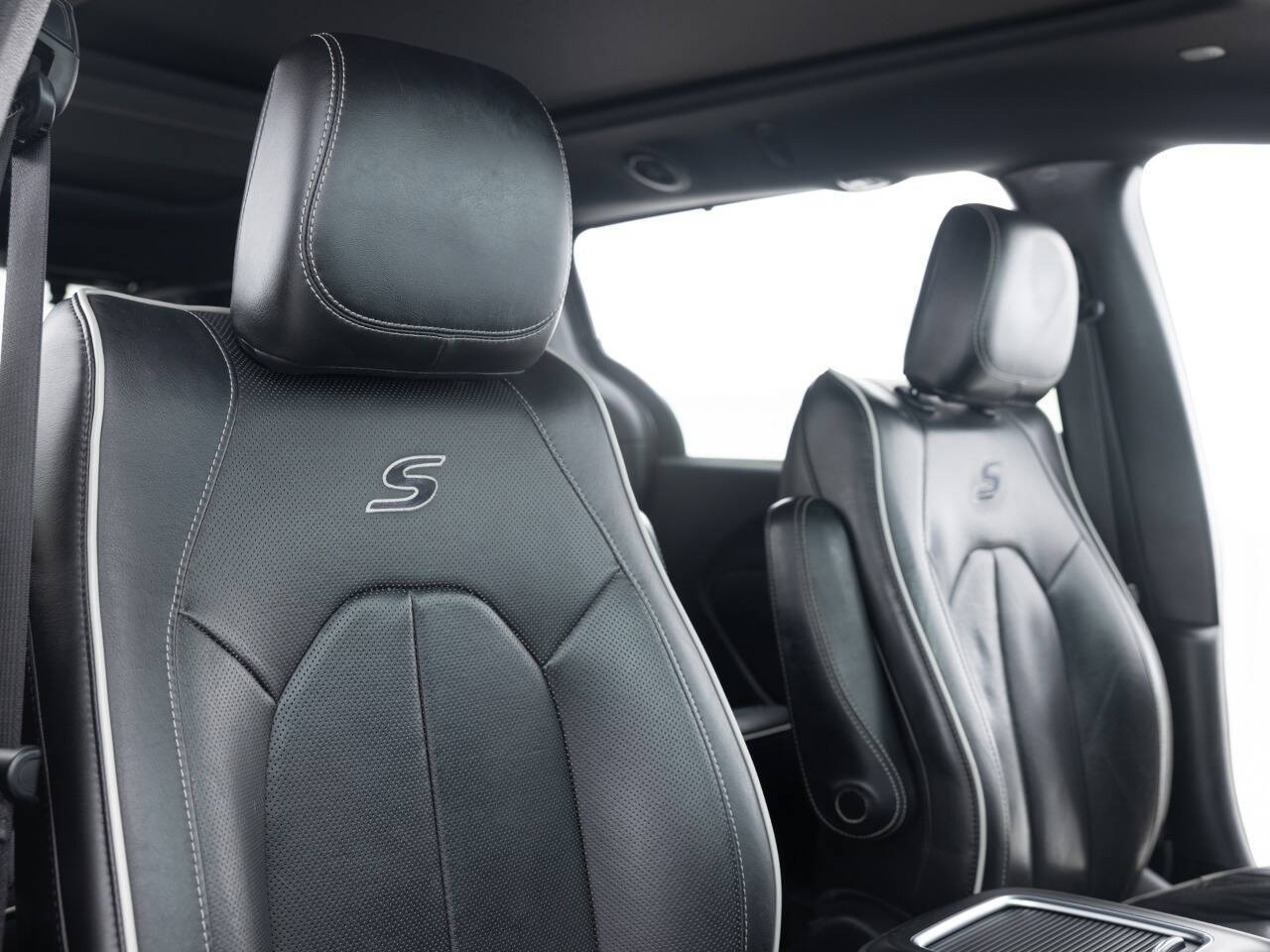 Used Car 2020 Chrysler Pacifica  Limited 4dr Mini Van For Sale Under $20,000 In Coal City, Illinois