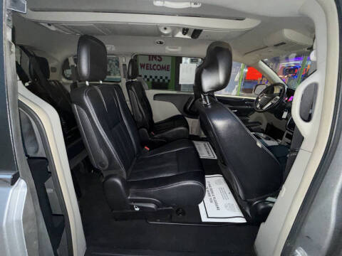 2016 Chrysler Town and Country Touring