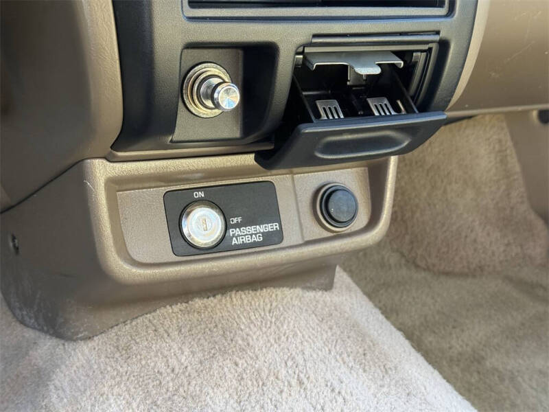 1998 Nissan Frontier XE