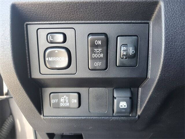 2017 Toyota Tundra SR5