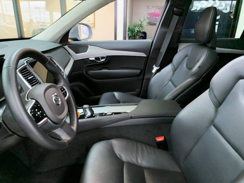 2025 Volvo XC90 B5 Core Bright Theme