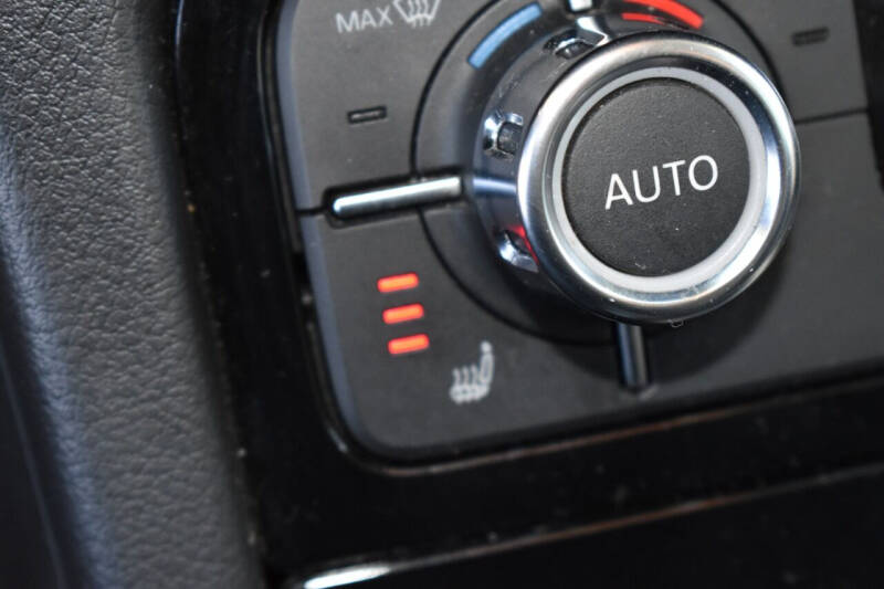 2011 Volkswagen Touareg VR6 Sport