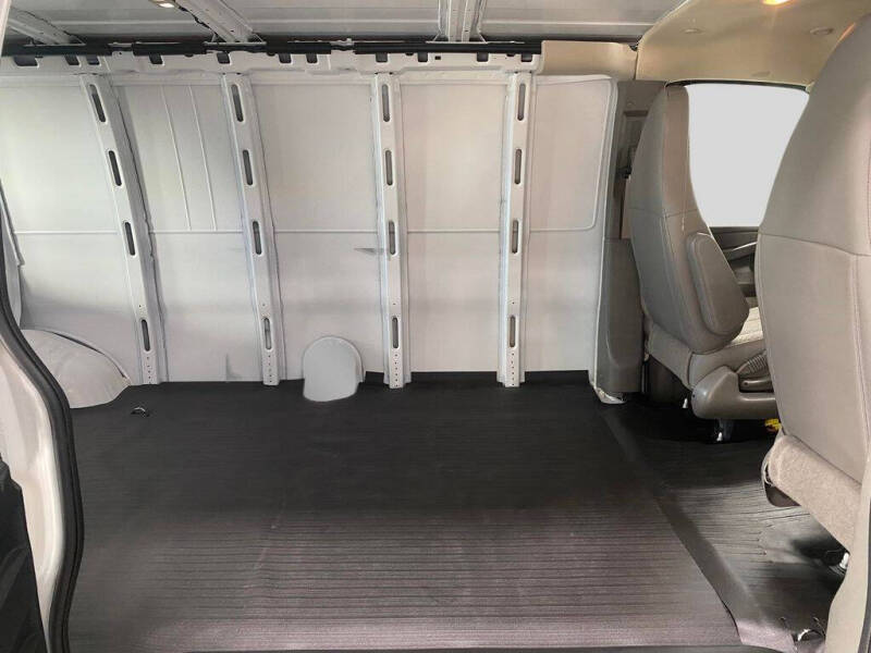 2025 Chevrolet Express 3500