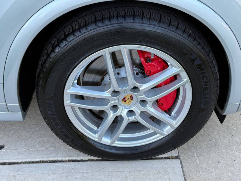 2017 Porsche Cayenne GTS