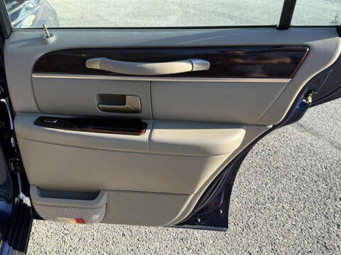 2008 Lincoln Town Car Signature Limited