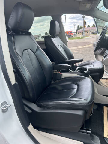 2017 Chrysler Pacifica Touring-L