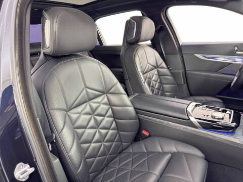 2023 BMW 7 Series 740i