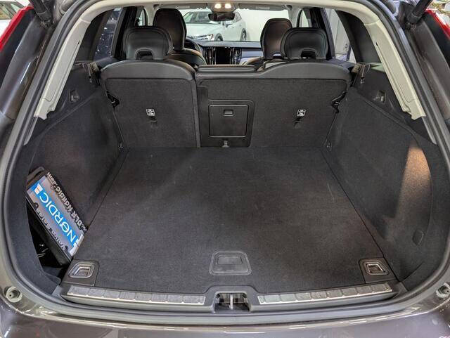 2025 Volvo XC60 B5 Plus Dark Theme