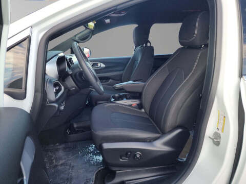 2023 Chrysler Pacifica Touring