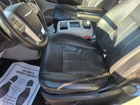 2013 Chrysler Town and Country Touring