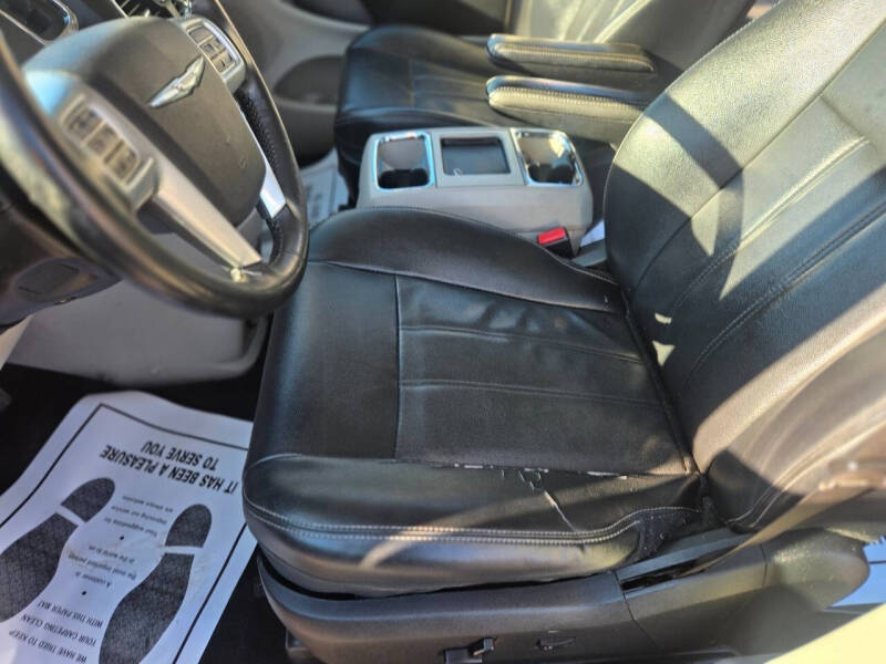 2013 Chrysler Town and Country Touring