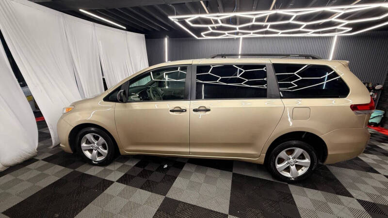 2014 Toyota Sienna L 7-Passenger