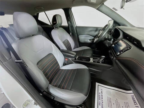 2022 Nissan Kicks SR